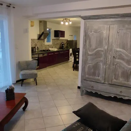 F2 Dessous De Apartment