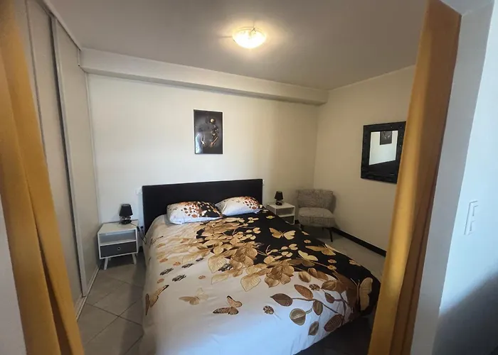 Apartment F2 Dessous De *