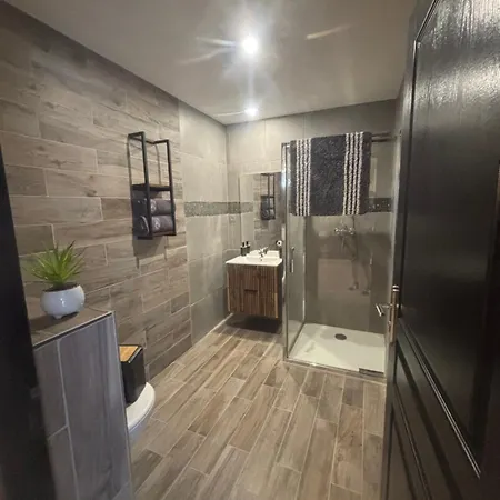 Apartament F2 Dessous De *